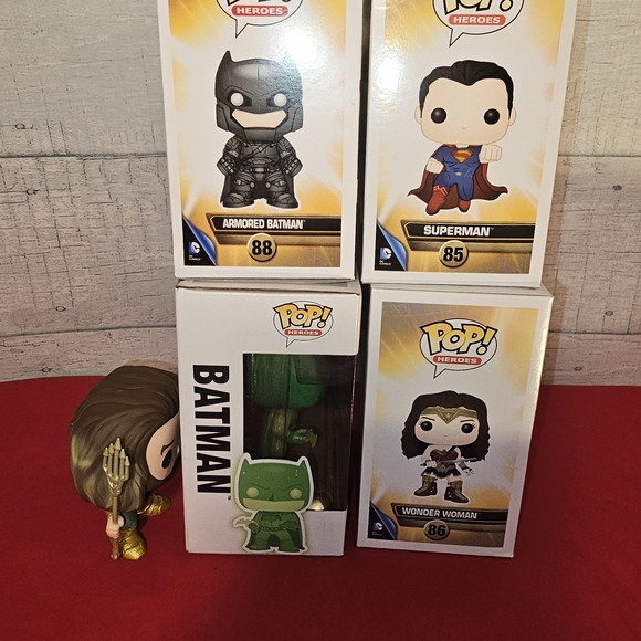 Funko Pops Batman V Superman Lot of 6  Glow And Legion Of Collectors Not Mint - Picture 3 of 9